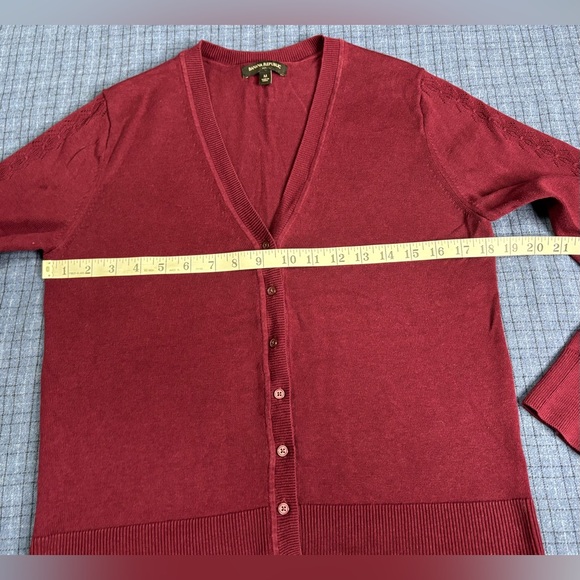 3/$20 Women's Burgundy V-Neck Cardigan Sweater Medium - Picture 8 of 11